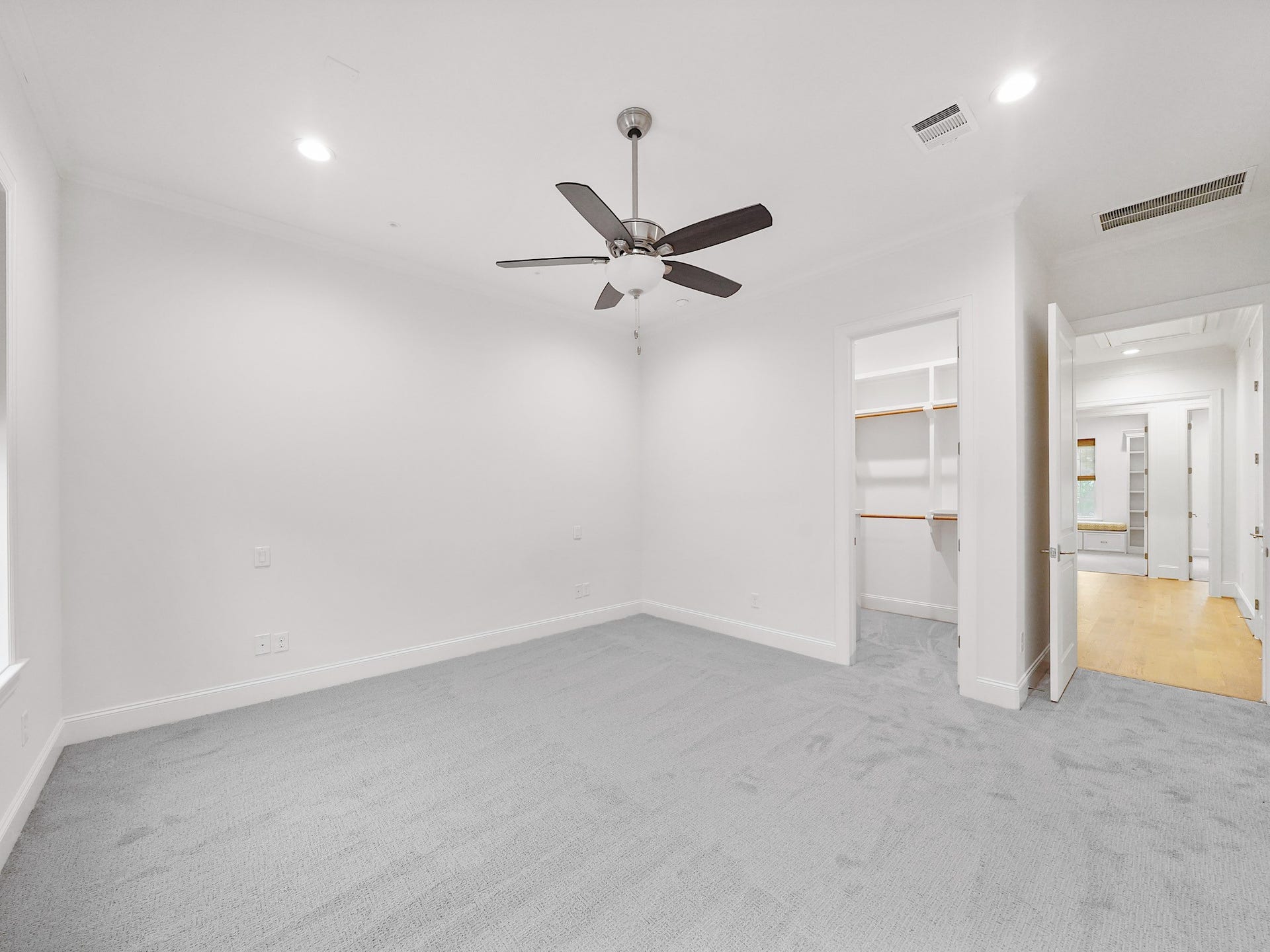 949 Dunleigh Meadows Lane, Houston, TX 77055 949 Dunleigh Meadows Lane, Houston, TX 77055