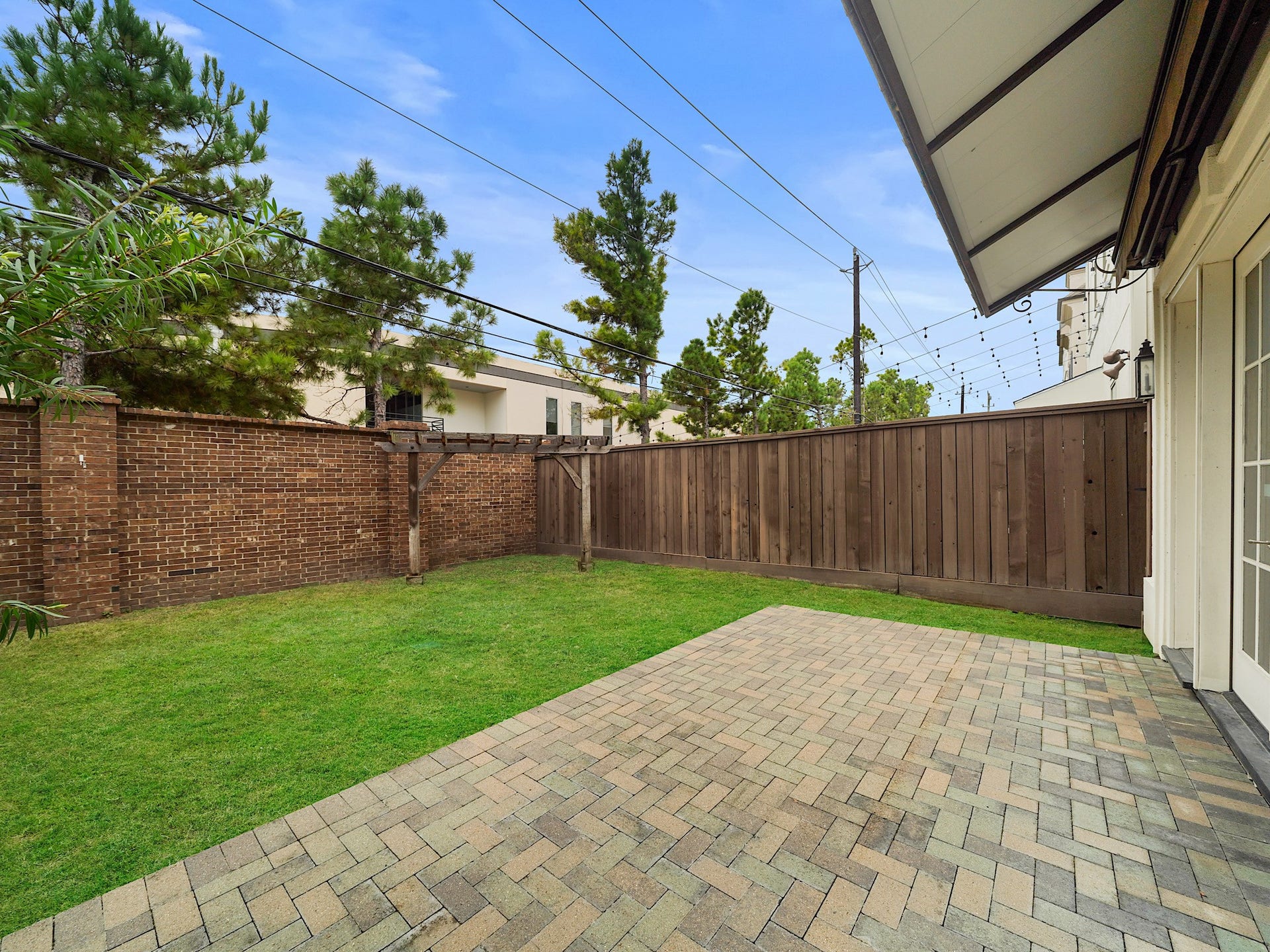 949 Dunleigh Meadows Lane, Houston, TX 77055 949 Dunleigh Meadows Lane, Houston, TX 77055