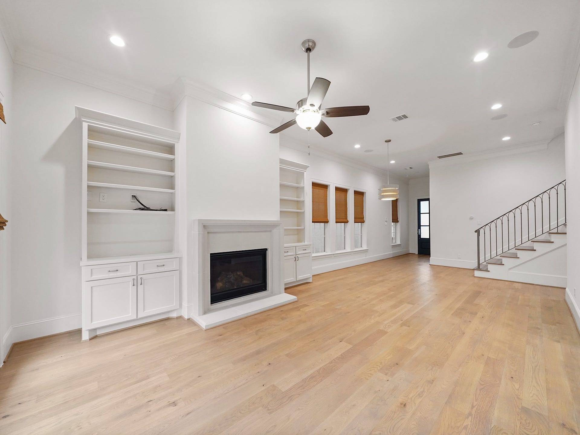 949 Dunleigh Meadows Lane, Houston, TX 77055 949 Dunleigh Meadows Lane, Houston, TX 77055