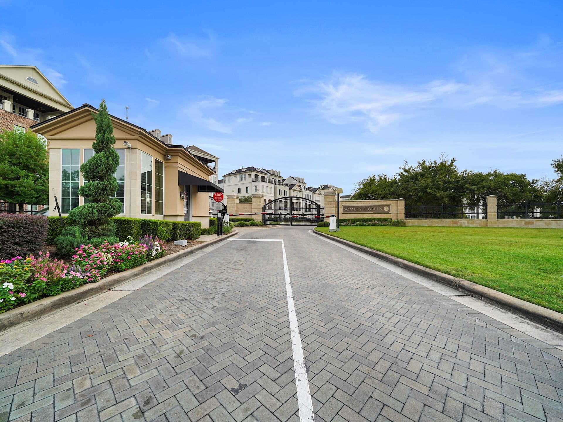 949 Dunleigh Meadows Lane, Houston, TX 77055 949 Dunleigh Meadows Lane, Houston, TX 77055