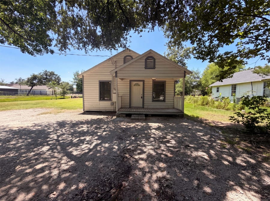 Property photo for 415 Mallie Street, Conroe, TX