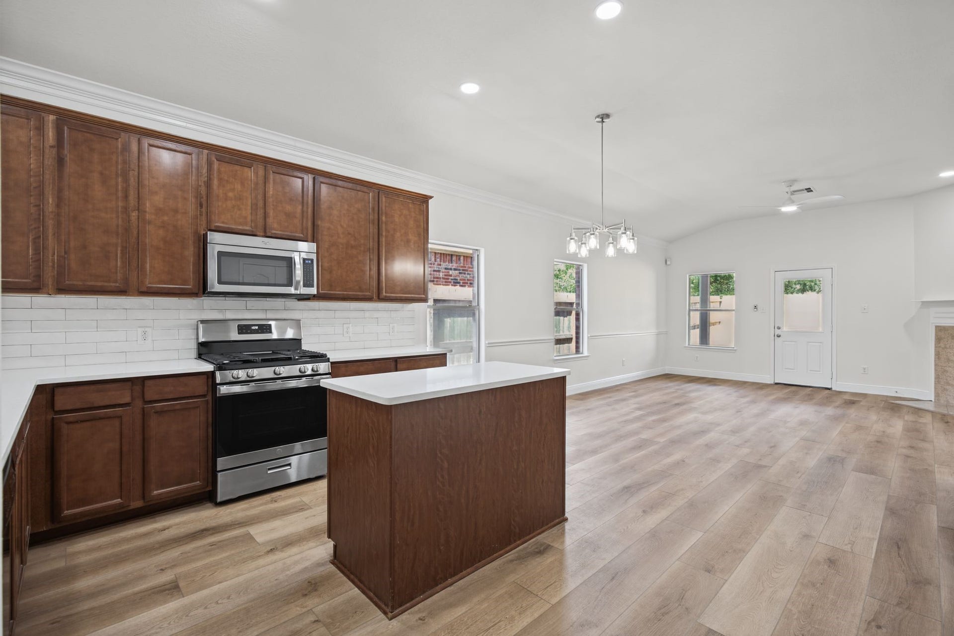 23718 N Newport Bend, Katy, TX 77494 Open Kitchen! Perfect for entertaining!