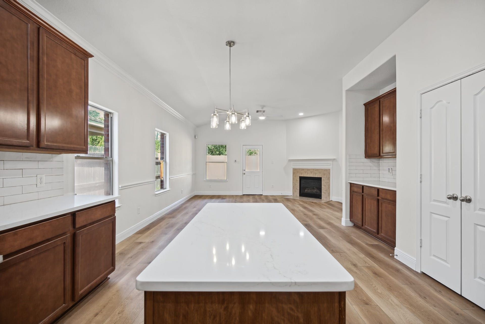 23718 N Newport Bend, Katy, TX 77494 Quartz Counters, stainless appliances