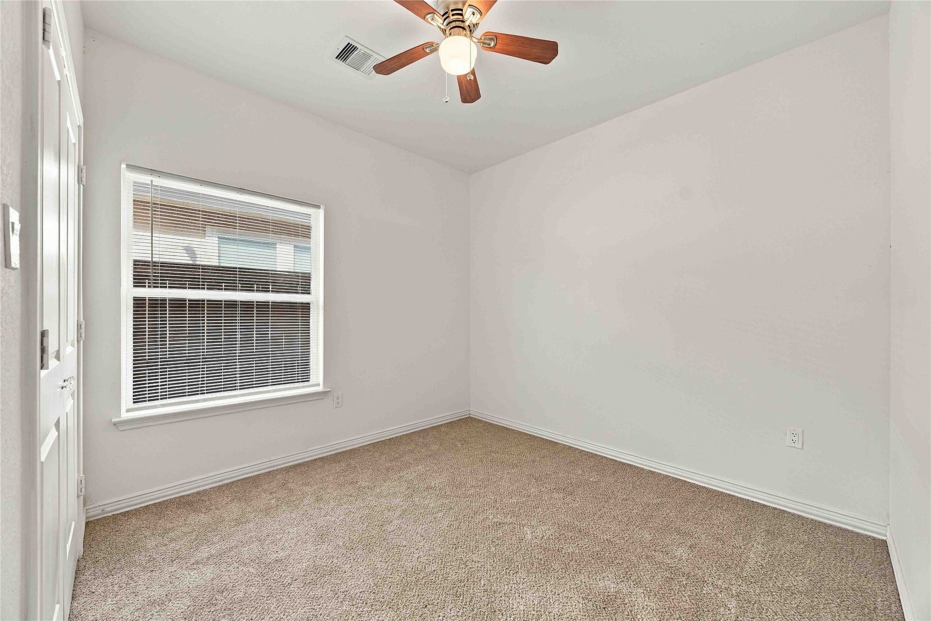 8147 Chateau Street, Houston, TX 77028 Guest Bedroom or office