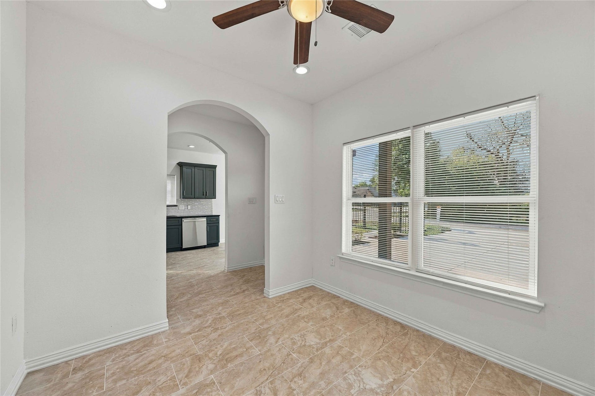 8147 Chateau Street, Houston, TX 77028 Living room