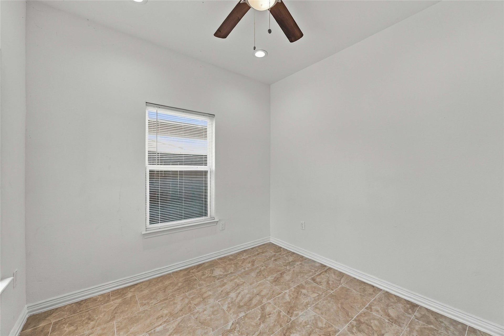 8147 Chateau Street, Houston, TX 77028 Guest Bedroom or office