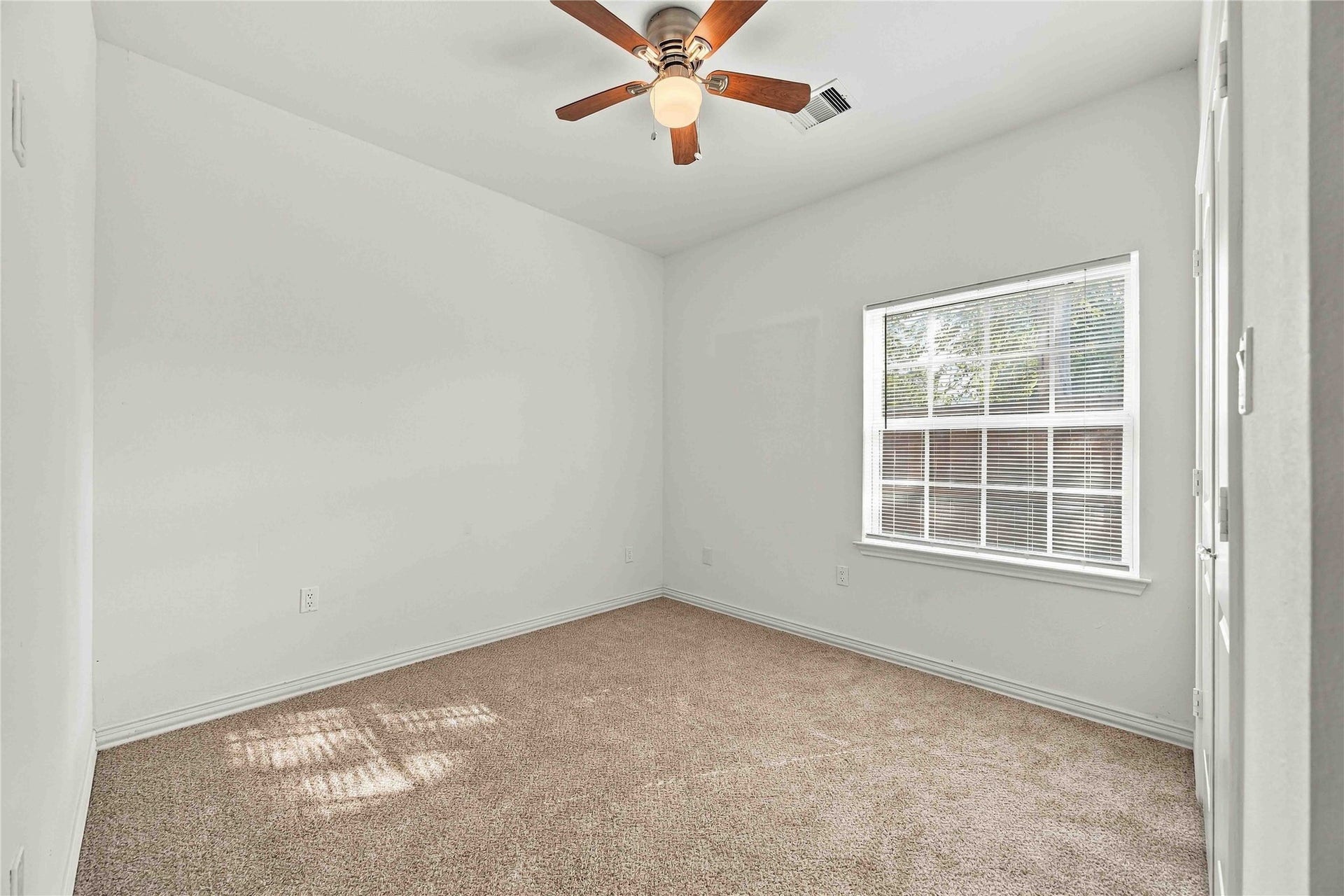 8147 Chateau Street, Houston, TX 77028 Guest Bedroom or office
