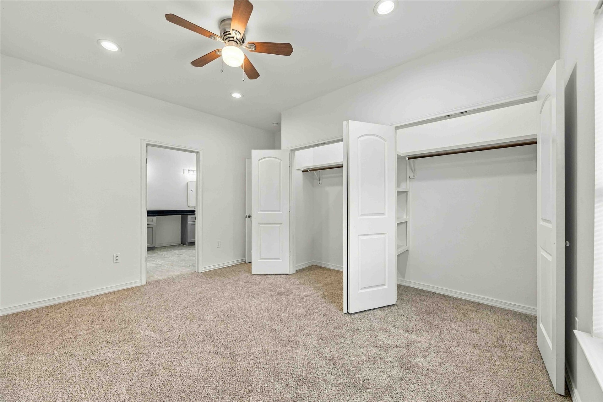 8147 Chateau Street, Houston, TX 77028 Primary Bedroom