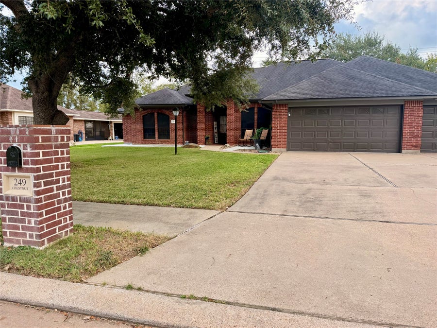 Property photo for 249 Chestnut Street, Lake Jackson, TX