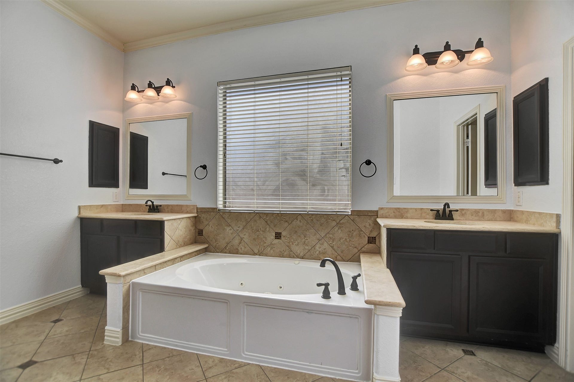 His and hers vanities with separate jettub.