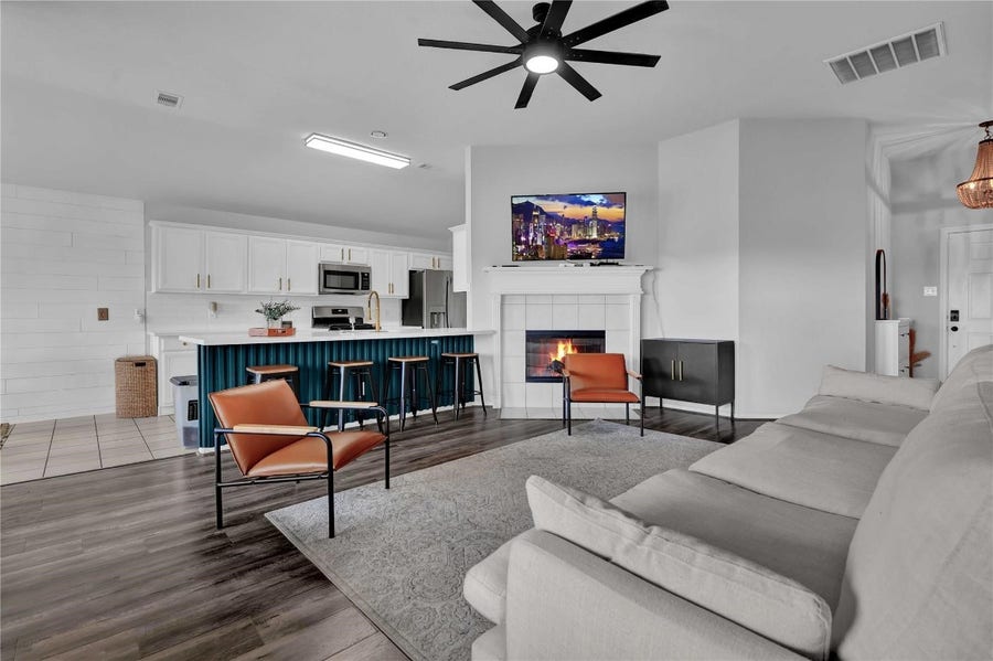 Property photo for 997 Hamilton Street, Alvin, TX