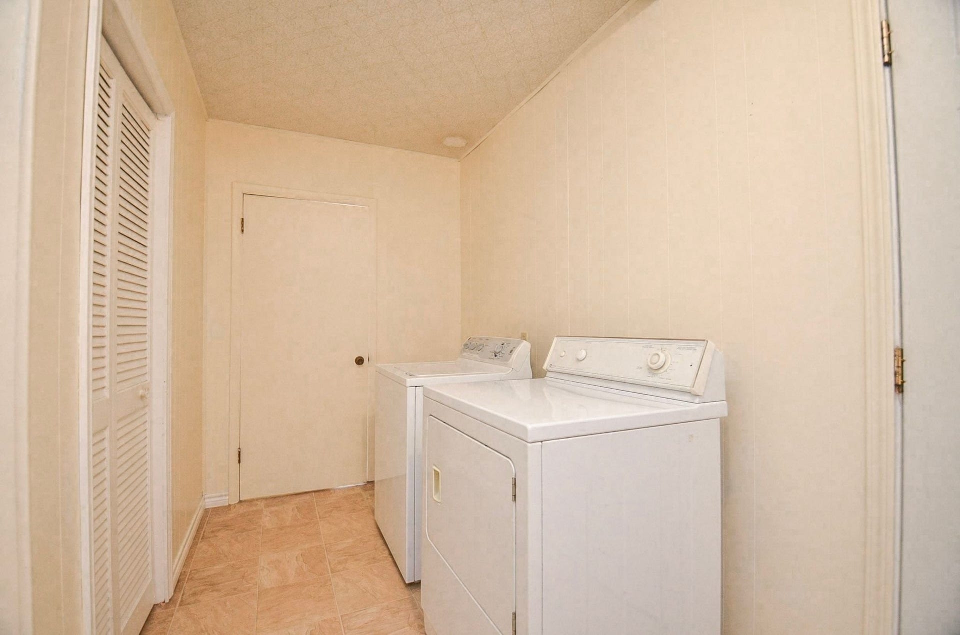 1713 FROST Street, Rosenberg, TX 77471 Laundry and Pantry area