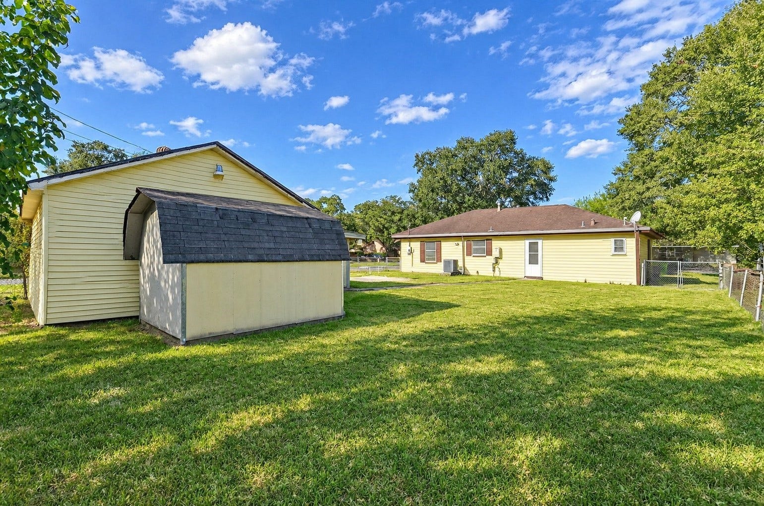 1713 FROST Street, Rosenberg, TX 77471 Small shed behind the garage