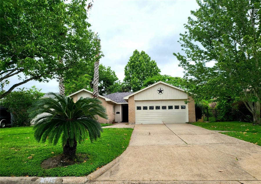 Property photo for 2711 S Brompton Drive, Pearland, TX