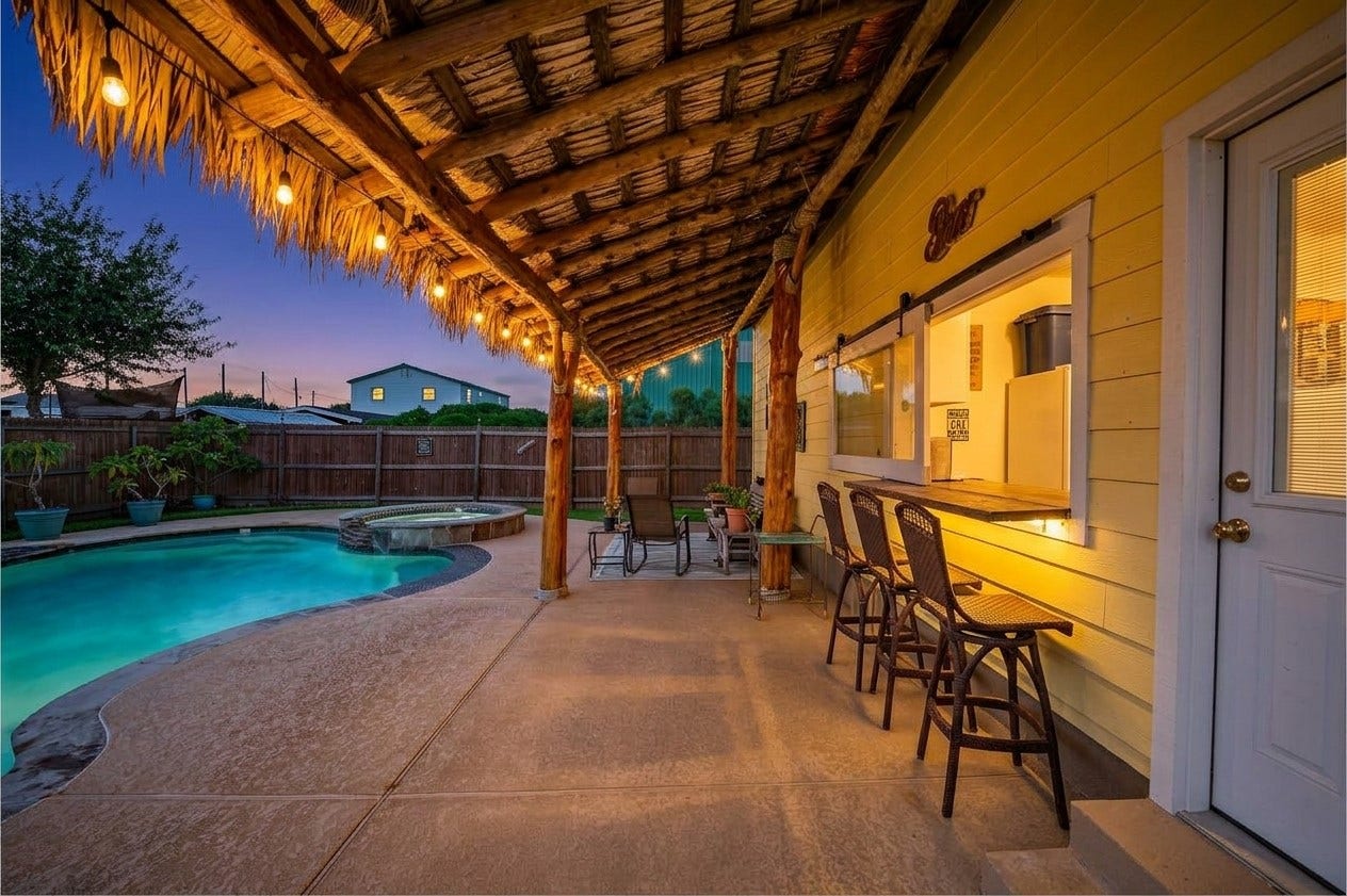 2525 E Bayshore Drive, San Leon, TX 77539 2525 E Bayshore Drive, San Leon, TX 77539