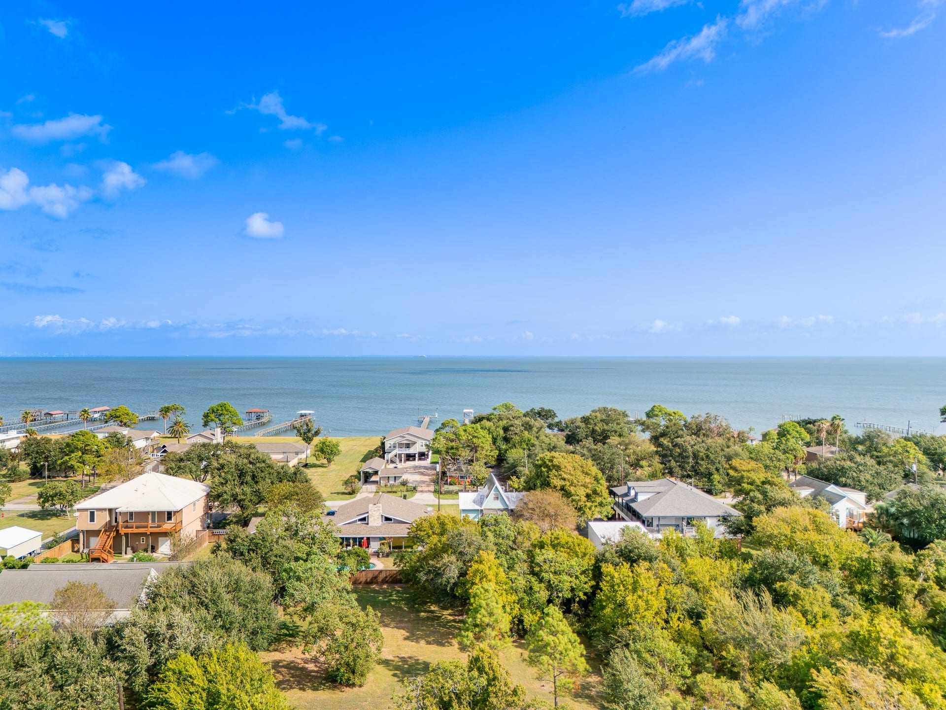 2525 E Bayshore Drive, San Leon, TX 77539 2525 E Bayshore Drive, San Leon, TX 77539
