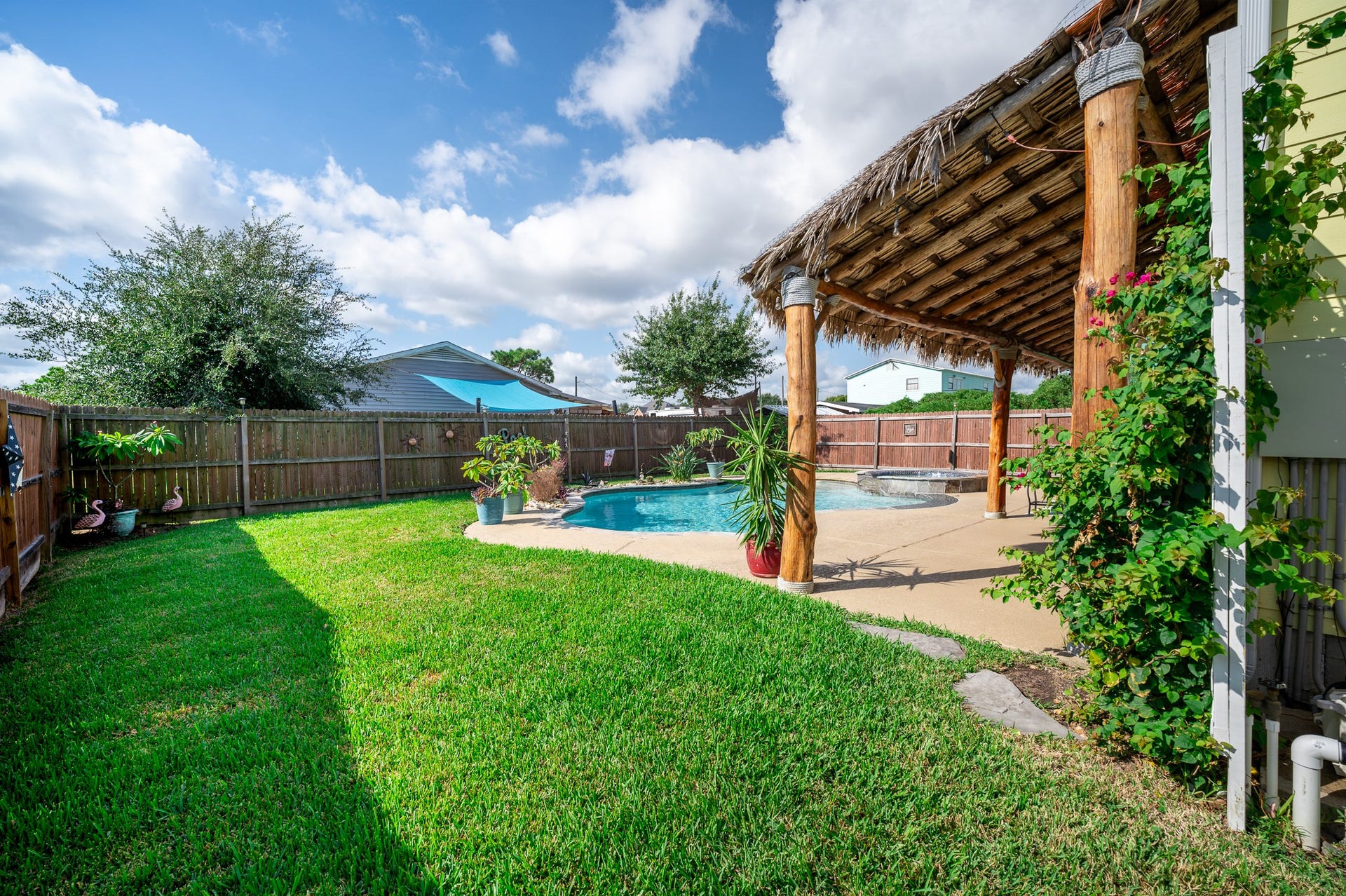 2525 E Bayshore Drive, San Leon, TX 77539 2525 E Bayshore Drive, San Leon, TX 77539