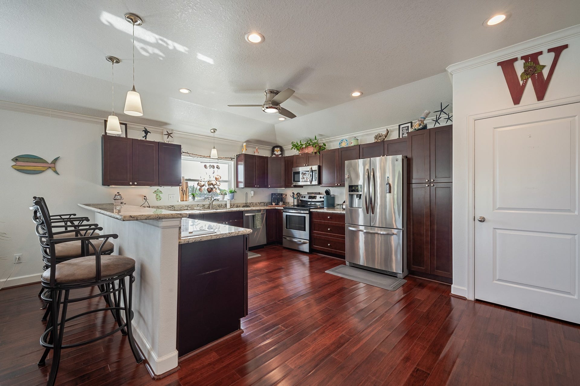 2525 E Bayshore Drive, San Leon, TX 77539 2525 E Bayshore Drive, San Leon, TX 77539