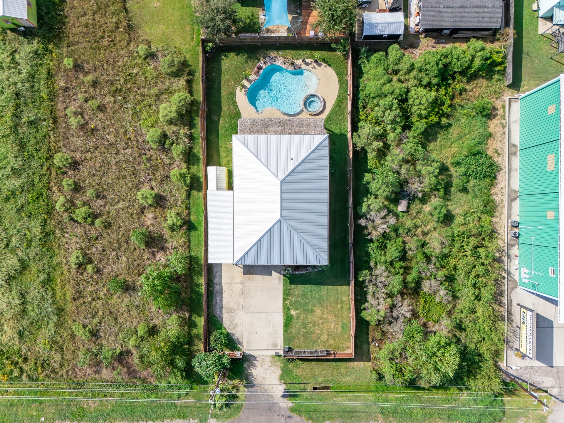 2525 E Bayshore Drive, San Leon, TX 77539 2525 E Bayshore Drive, San Leon, TX 77539