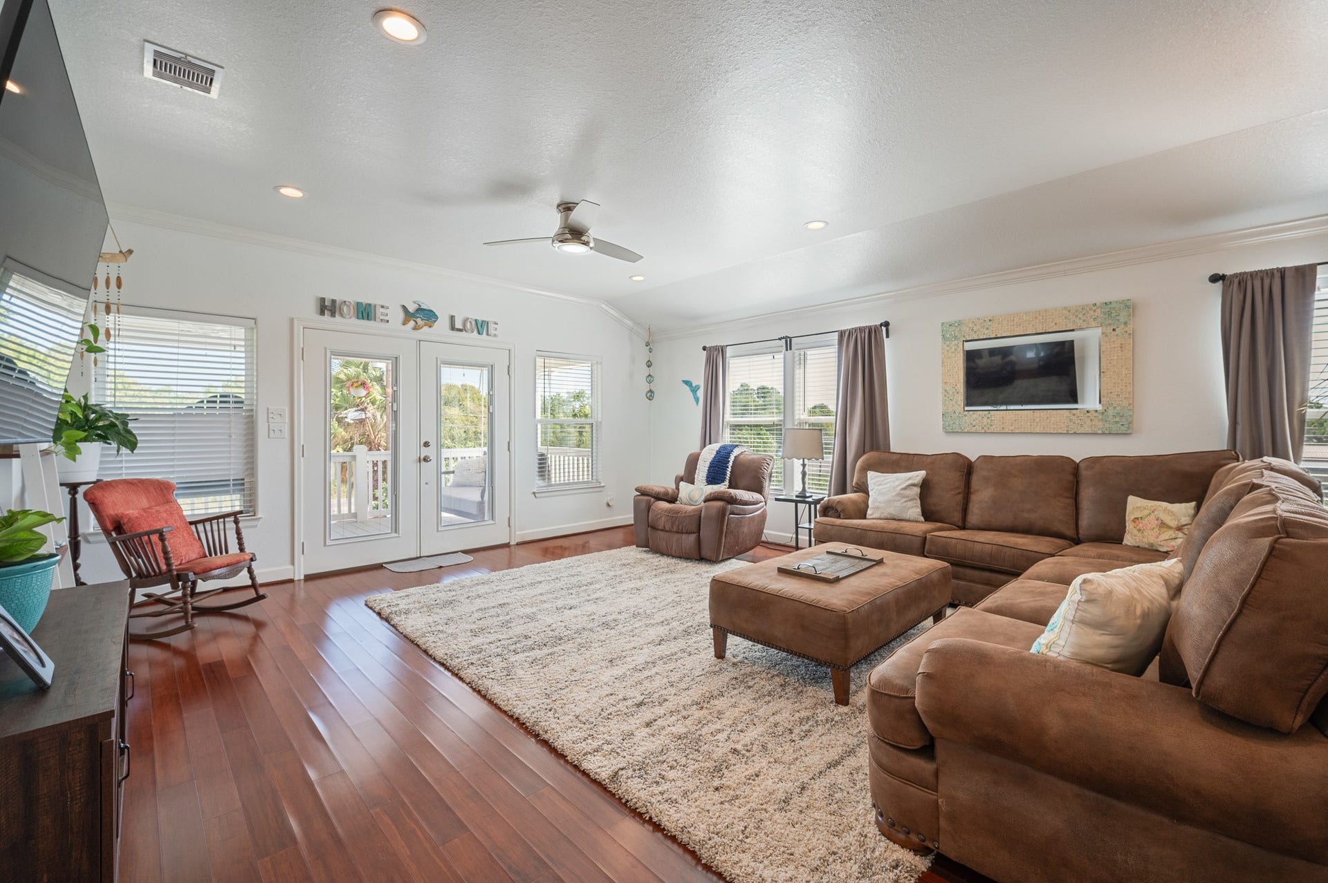 2525 E Bayshore Drive, San Leon, TX 77539 2525 E Bayshore Drive, San Leon, TX 77539
