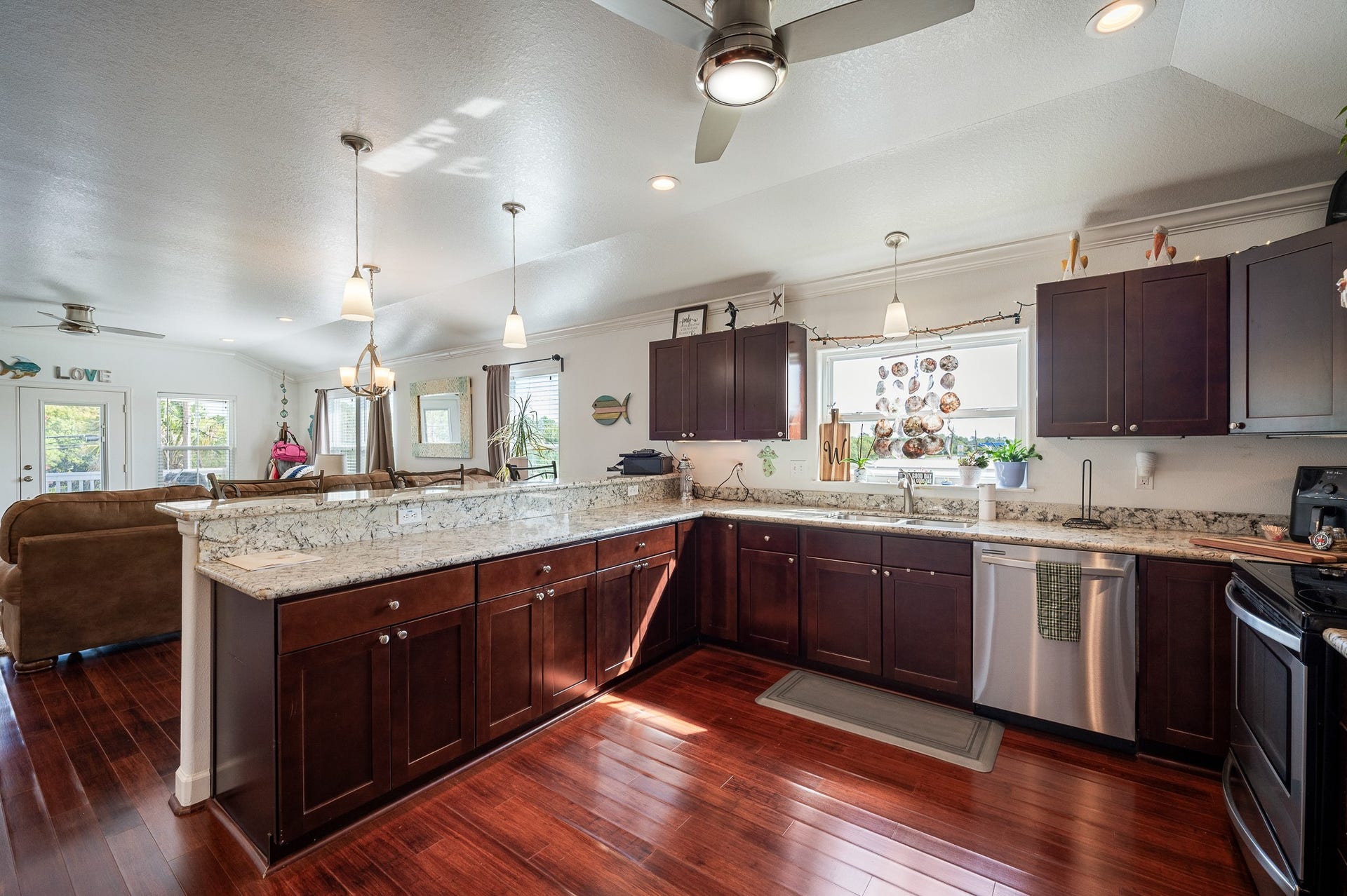 2525 E Bayshore Drive, San Leon, TX 77539 2525 E Bayshore Drive, San Leon, TX 77539