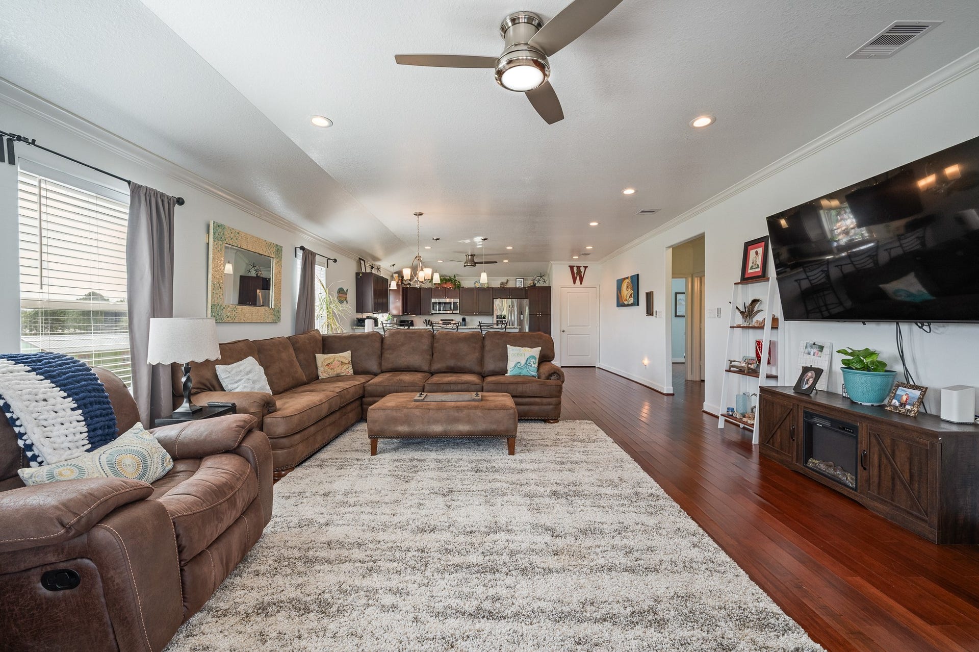 2525 E Bayshore Drive, San Leon, TX 77539 2525 E Bayshore Drive, San Leon, TX 77539