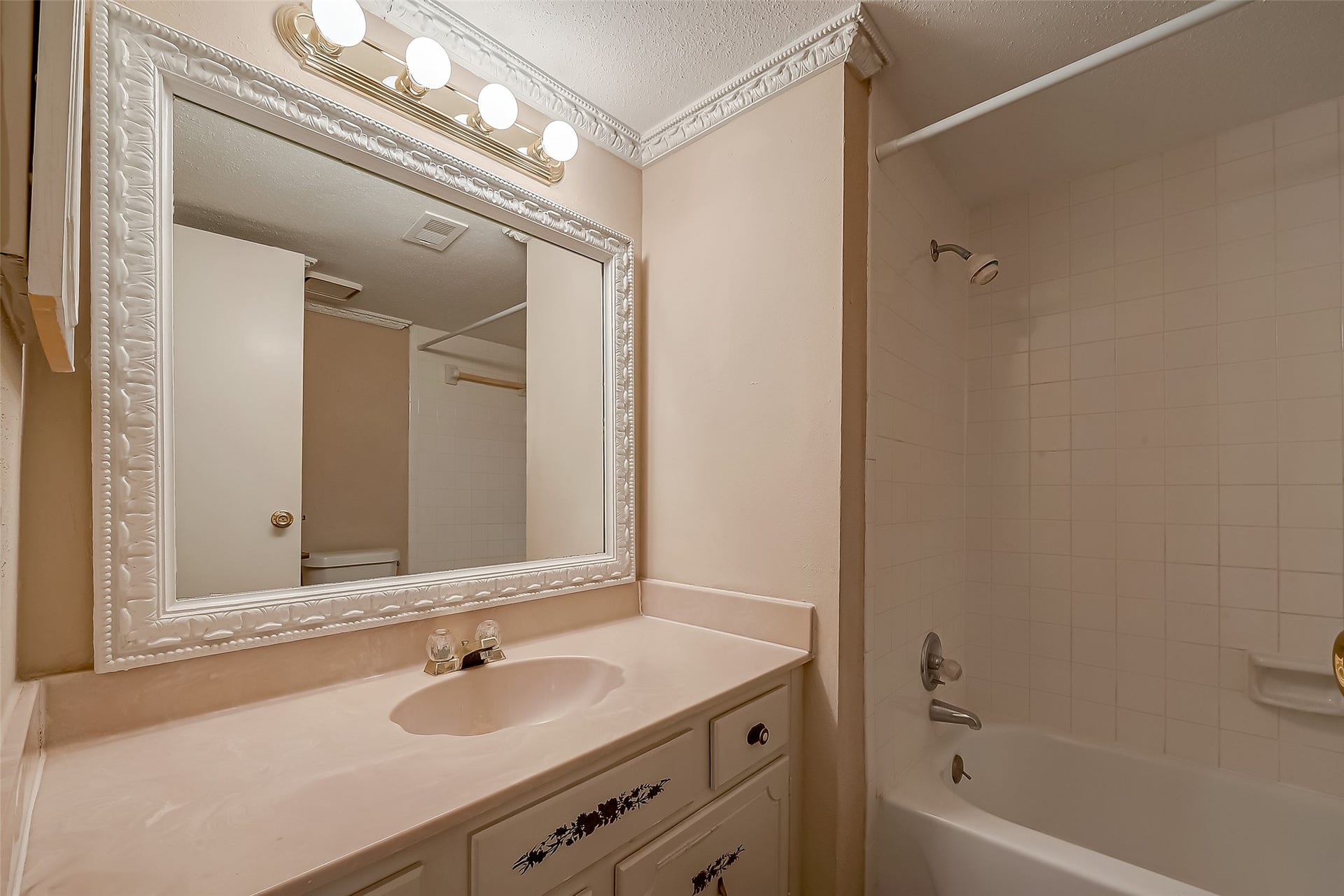 14911 Wunderlich Drive, #1206, Houston, TX 77069 14911 Wunderlich Drive, #1206, Houston, TX 77069
