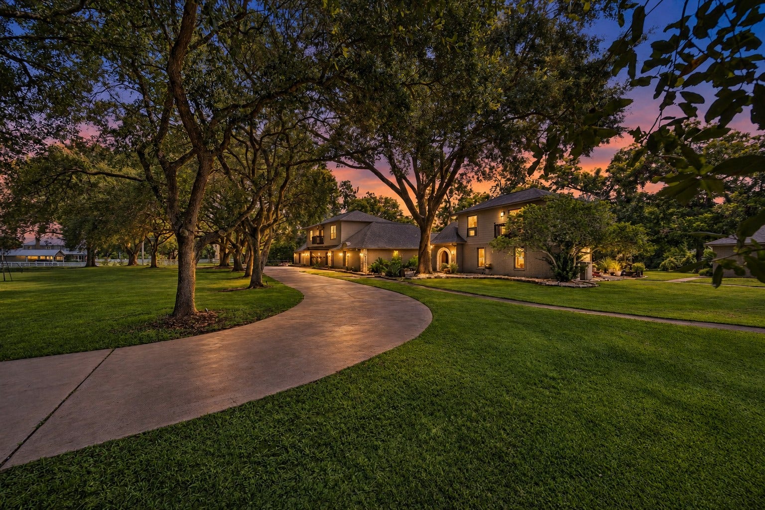 2020 PECAN LAKE DRIVE, Richmond, TX 77406 PACIOUS GROUNDS SHOWCASE MATURE SHADE TREES, MANICURED LAWN, AND A CURVED DRIVEWAY LEADING TO THE RESIDENCE.