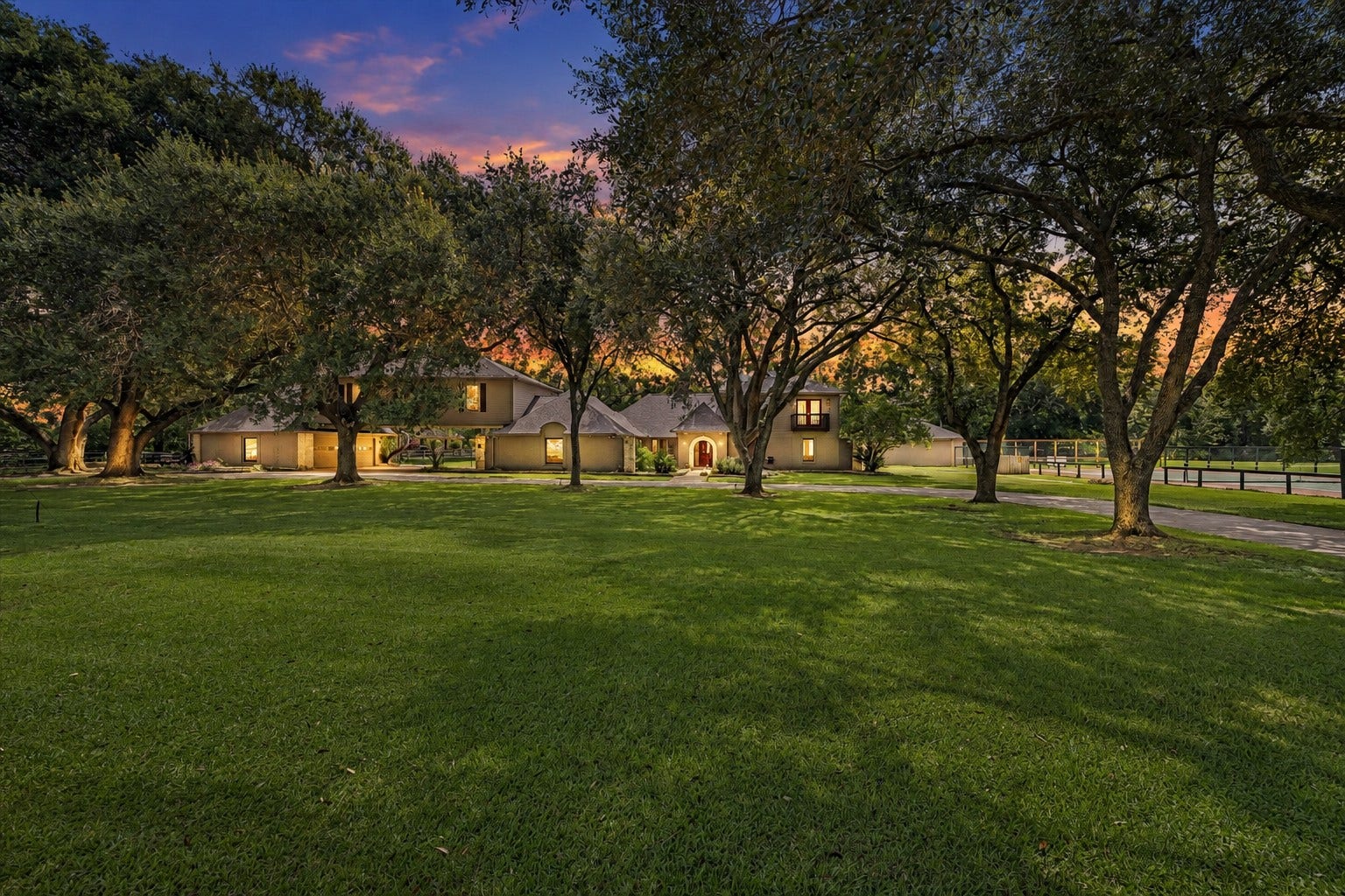 2020 PECAN LAKE DRIVE, Richmond, TX 77406 WIDE FRONT LAWN AND ESTABLISHED MATURE TREES CREATE A PRIVATE, PARK-LIKE SETTING AROUND THE HOME.