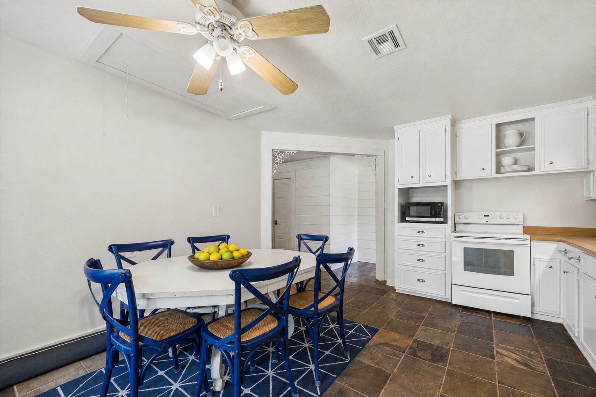 2020 PECAN LAKE DRIVE, Richmond, TX 77406 OPEN BREAKFAST AREA CONNECTS DIRECTLY TO THE KITCHEN AND OFFERS BUILT-IN STORAGE, TILE FLOORING, AND A CEILING FAN.
