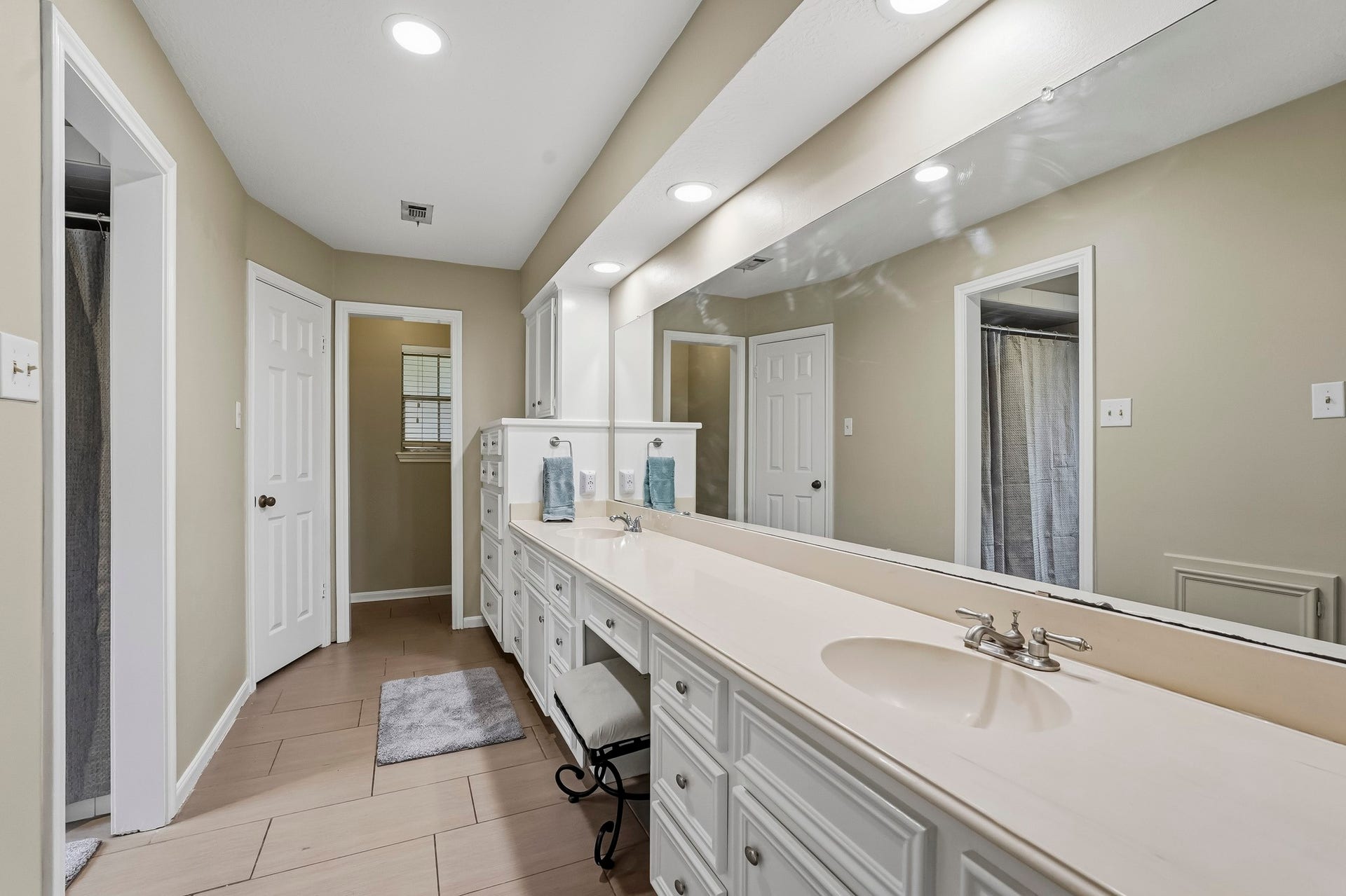 3610 Valley Haven Drive, Houston, TX 77339 Spacious primary bathroom featuring a long vanity with dual sinks, ample cabinetry, a large mirror, and modern lighting.