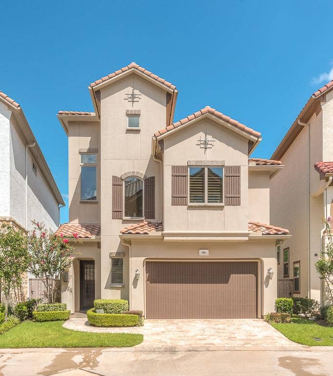 Property photo for 910 Old Oyster Trl, Sugar Land, TX