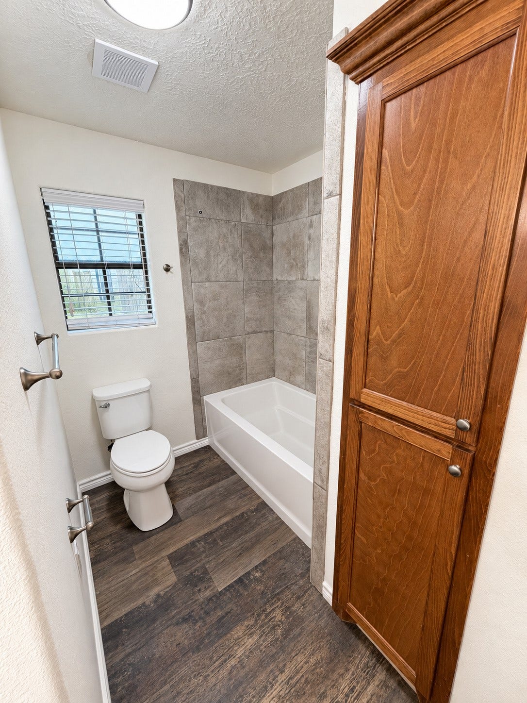 407 Branding Iron Circle, Angleton, TX 77515 407 Branding Iron Circle, Angleton, TX 77515