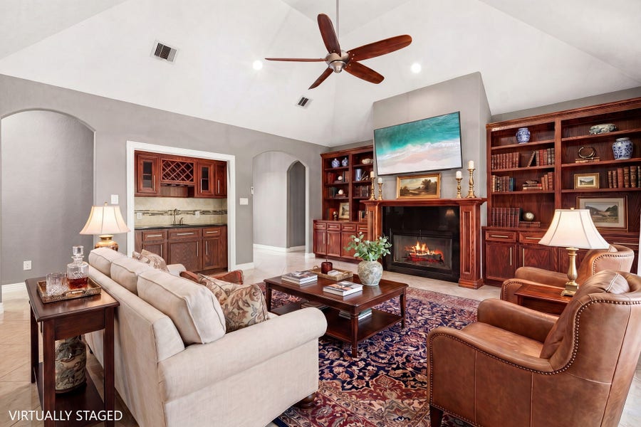 Property photo for 600 River Bend Drive, Baytown, TX