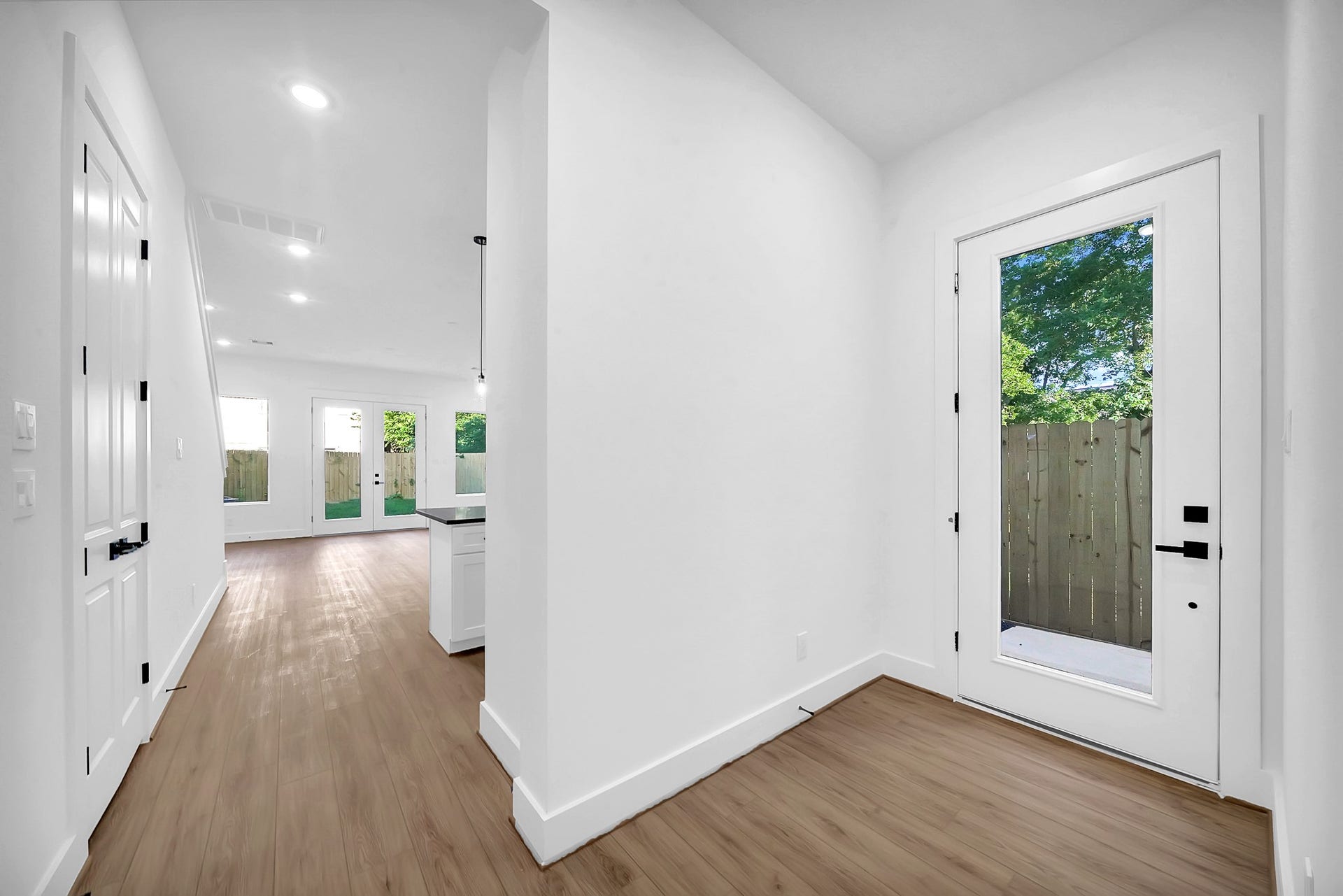 7825 Colonial Lane, Houston, TX 77051 7825 Colonial Lane, Houston, TX 77051