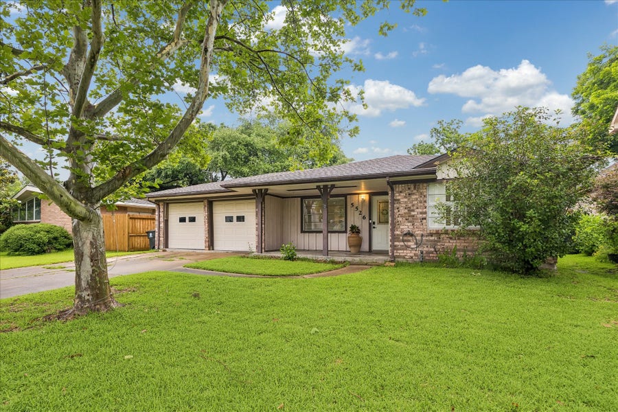 Property photo for 5526 Grape, Bellaire, TX