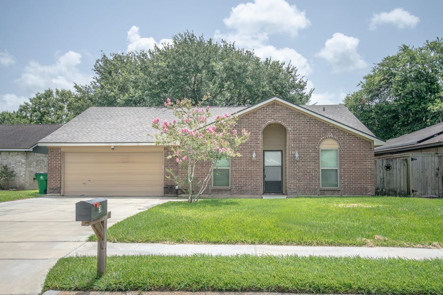 Property photo for 3 Lazybrook Street, Angleton, TX