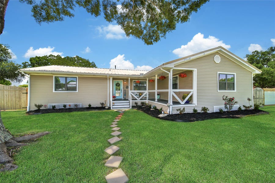 Property photo for 1800 Alvy Drive, La Porte, TX