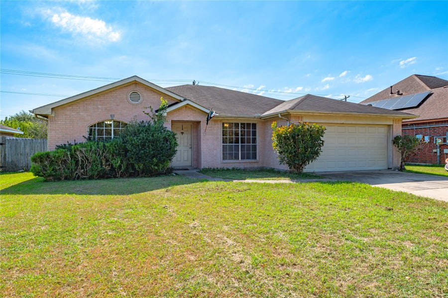 Property photo for 2701 Quail Run Drive, Alvin, TX