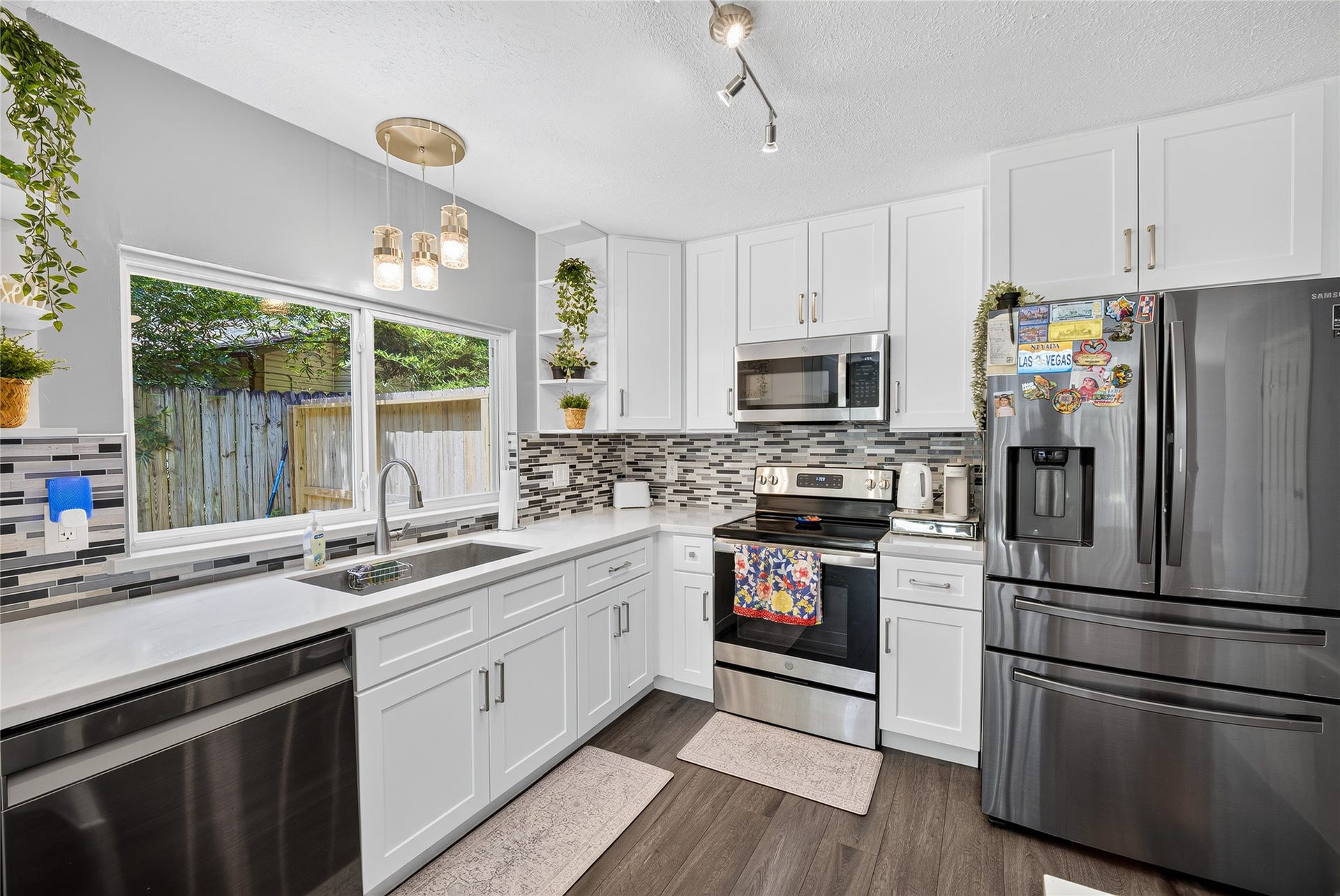 1610 N Red Cedar Circle, The Woodlands, TX 77380 Updated kitchen