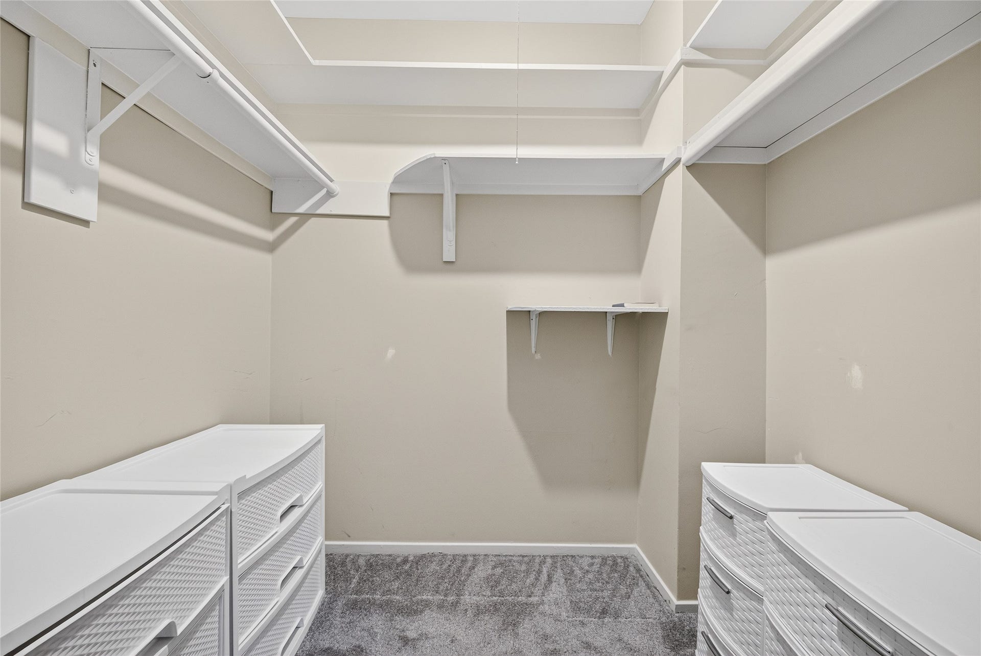 1610 N Red Cedar Circle, The Woodlands, TX 77380 Primary Bedroom walk-in closet