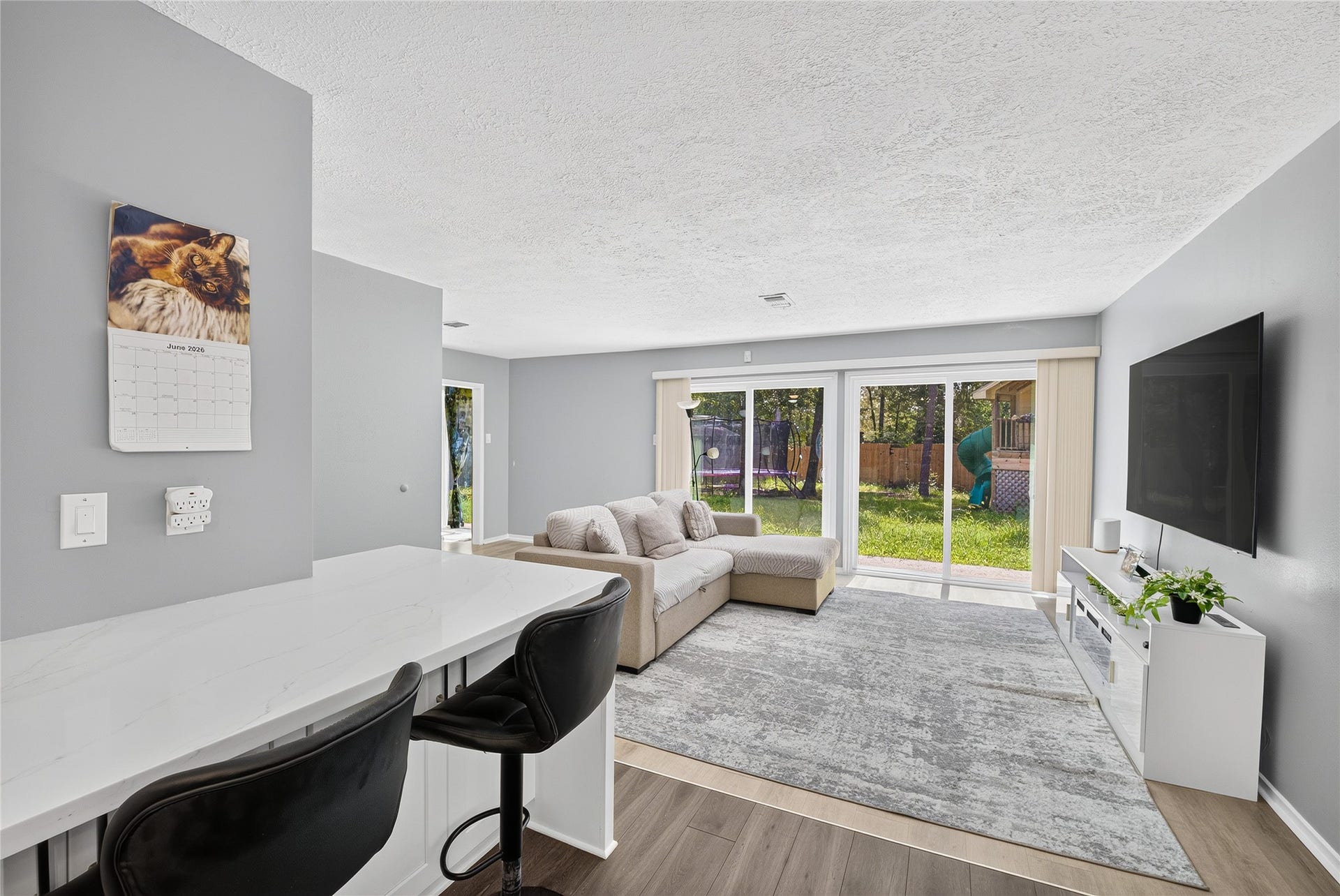 1610 N Red Cedar Circle, The Woodlands, TX 77380 Breakfast bar