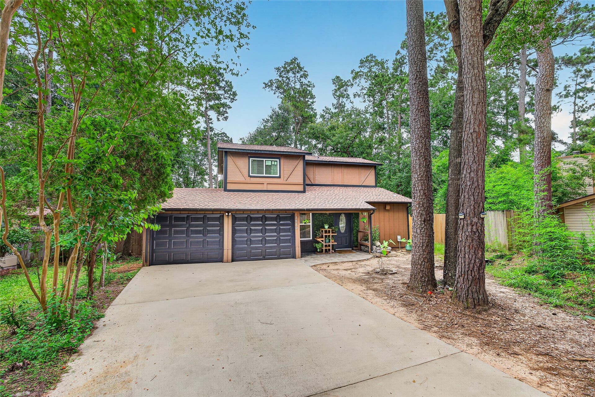 1610 N Red Cedar Circle, The Woodlands, TX 77380 Driveway and front view