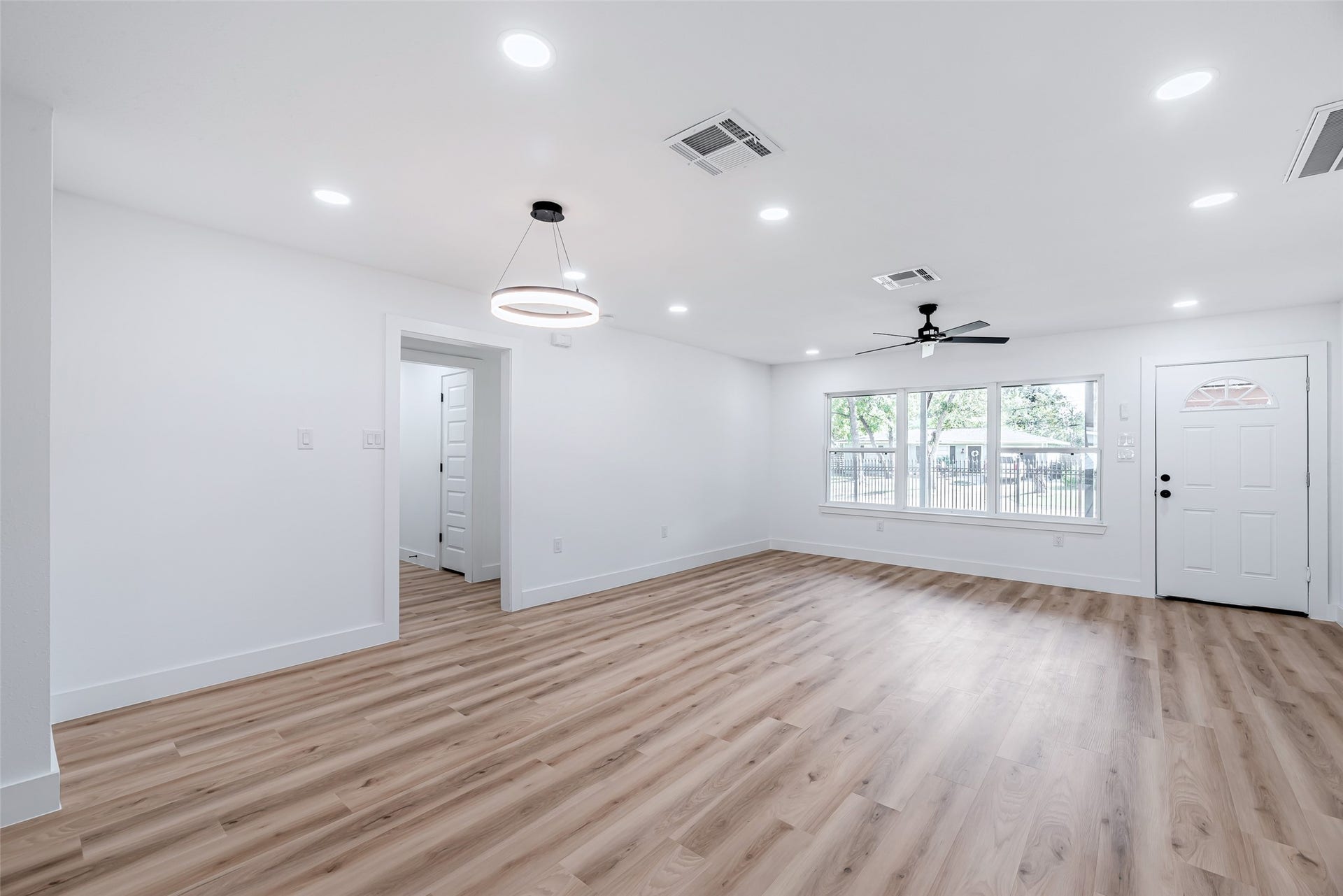 8658 Sonneville Drive, Houston, TX 77080