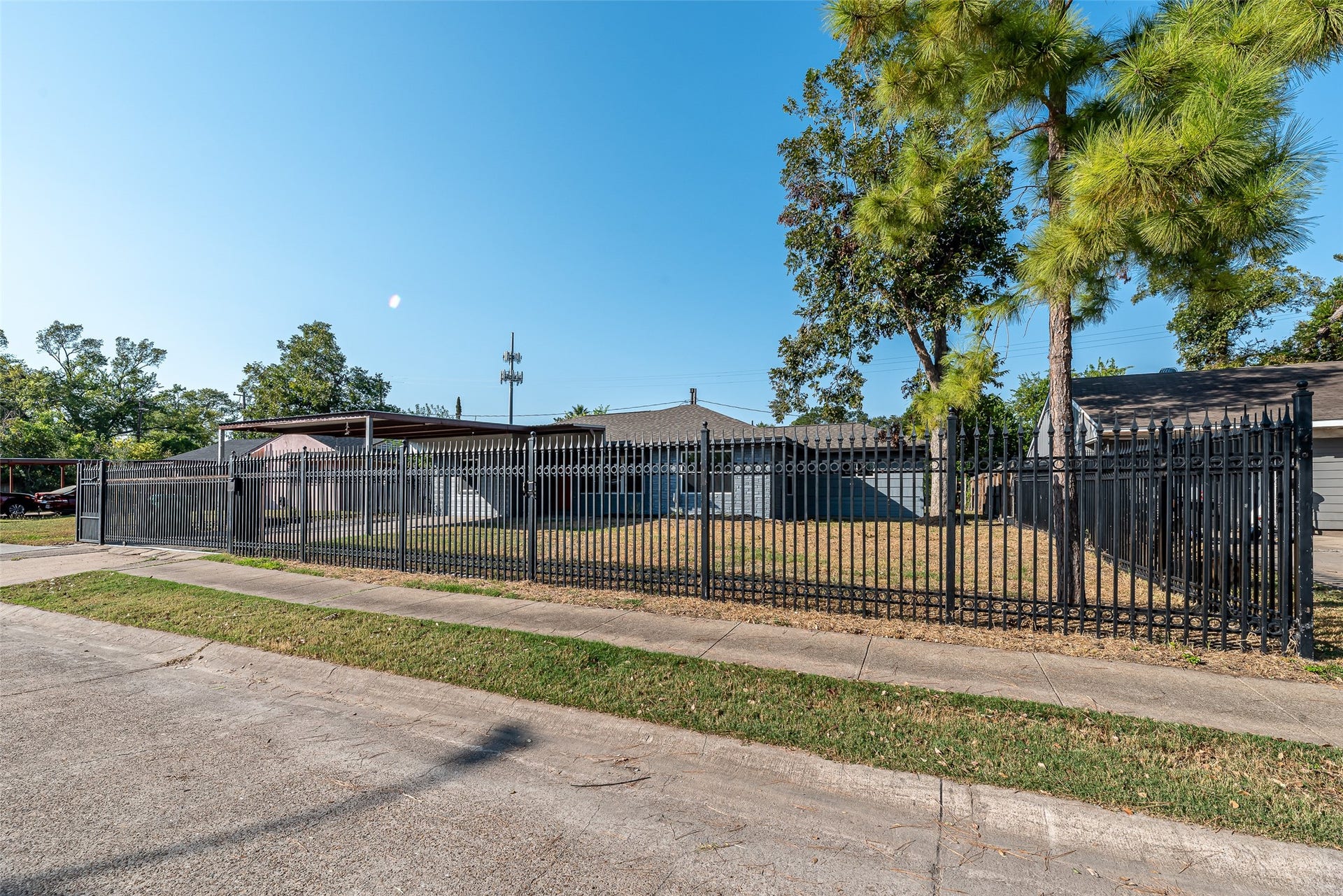 8658 Sonneville Drive, Houston, TX 77080