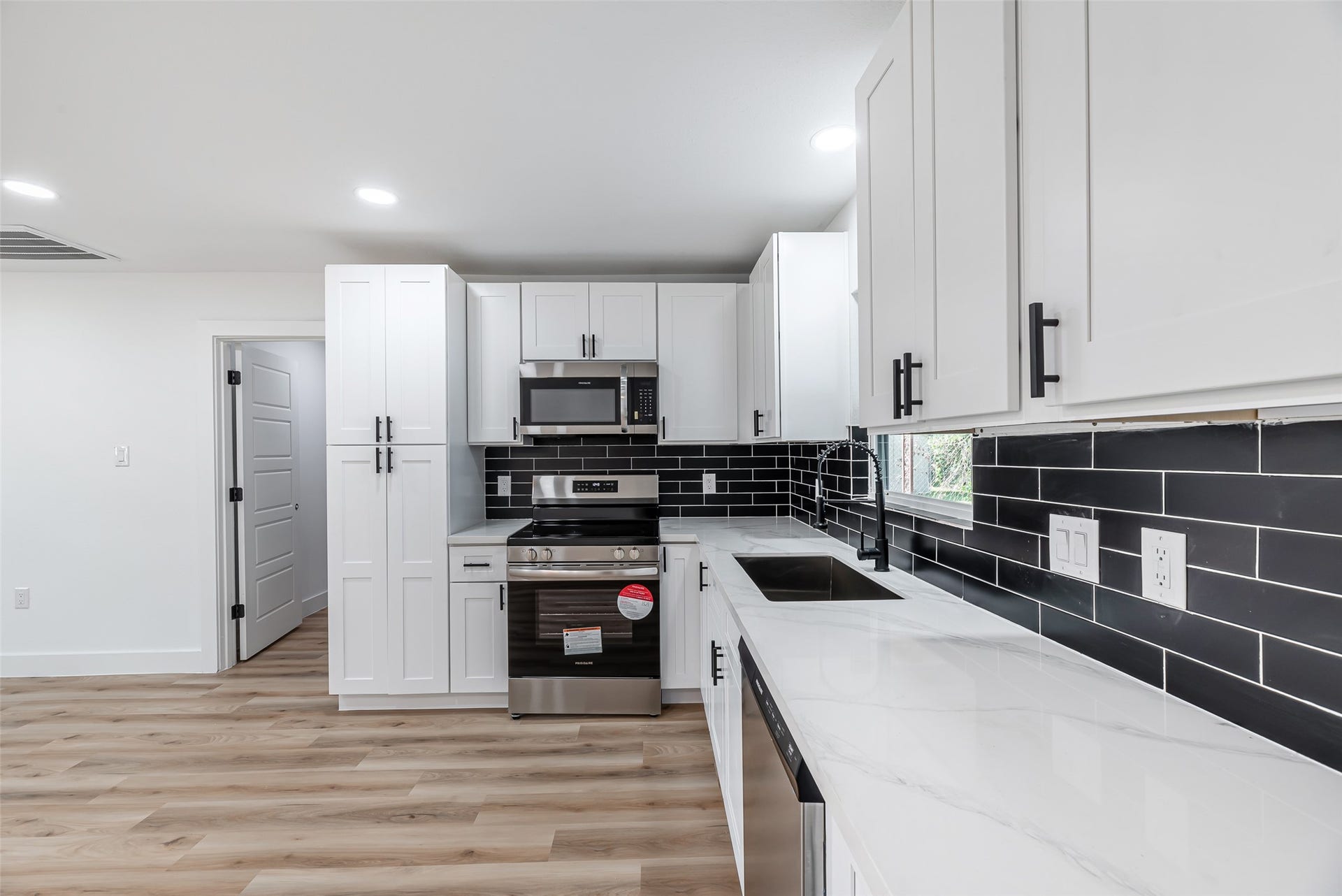 8658 Sonneville Drive, Houston, TX 77080