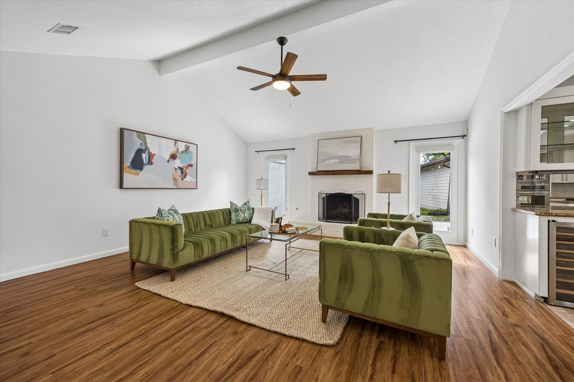 10831 Olympia Drive, Houston, TX 77042 The size of this room offers a versatile layout that invites endless possibilities for your favorite furniture arrangements.