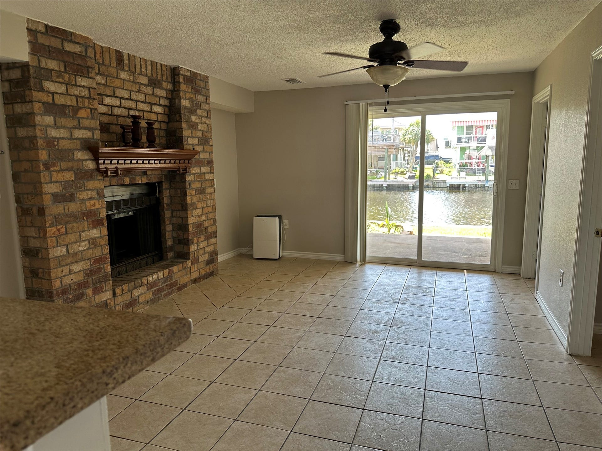 658 Warsaw Street, Bayou Vista, TX 77563 1st Floor Living Room