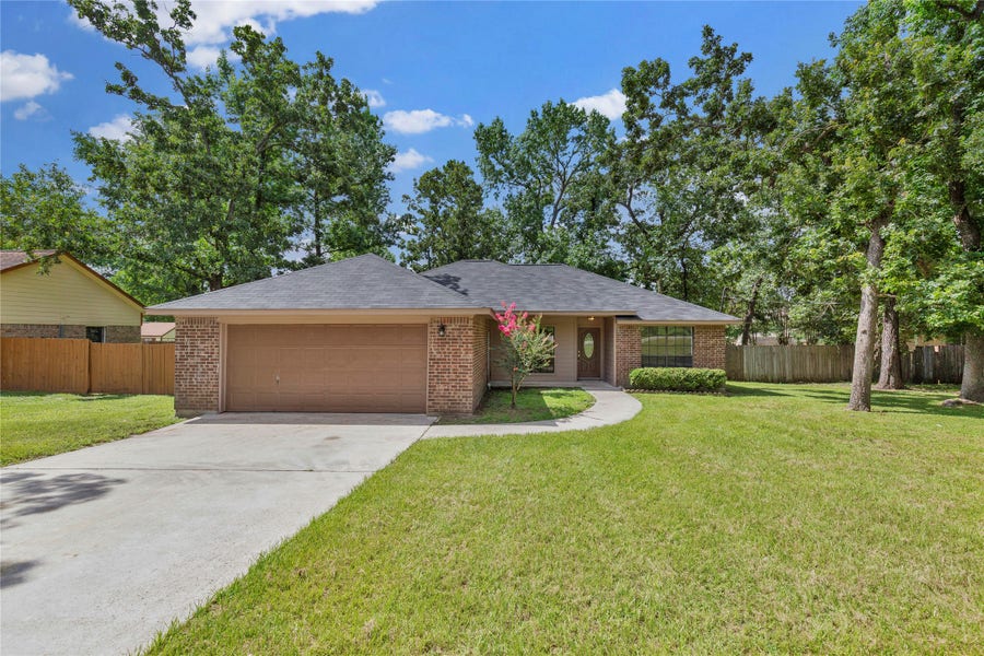 Property photo for 230 Tupelo Lane, Conroe, TX