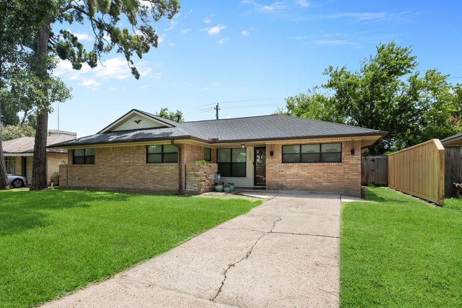 Property photo for 1503 Ansbury Drive, Houston, TX